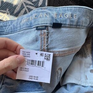 American Eagle Curvy Mom Jean – Size 2 Short 💙 Light Wash | Distressed | High R